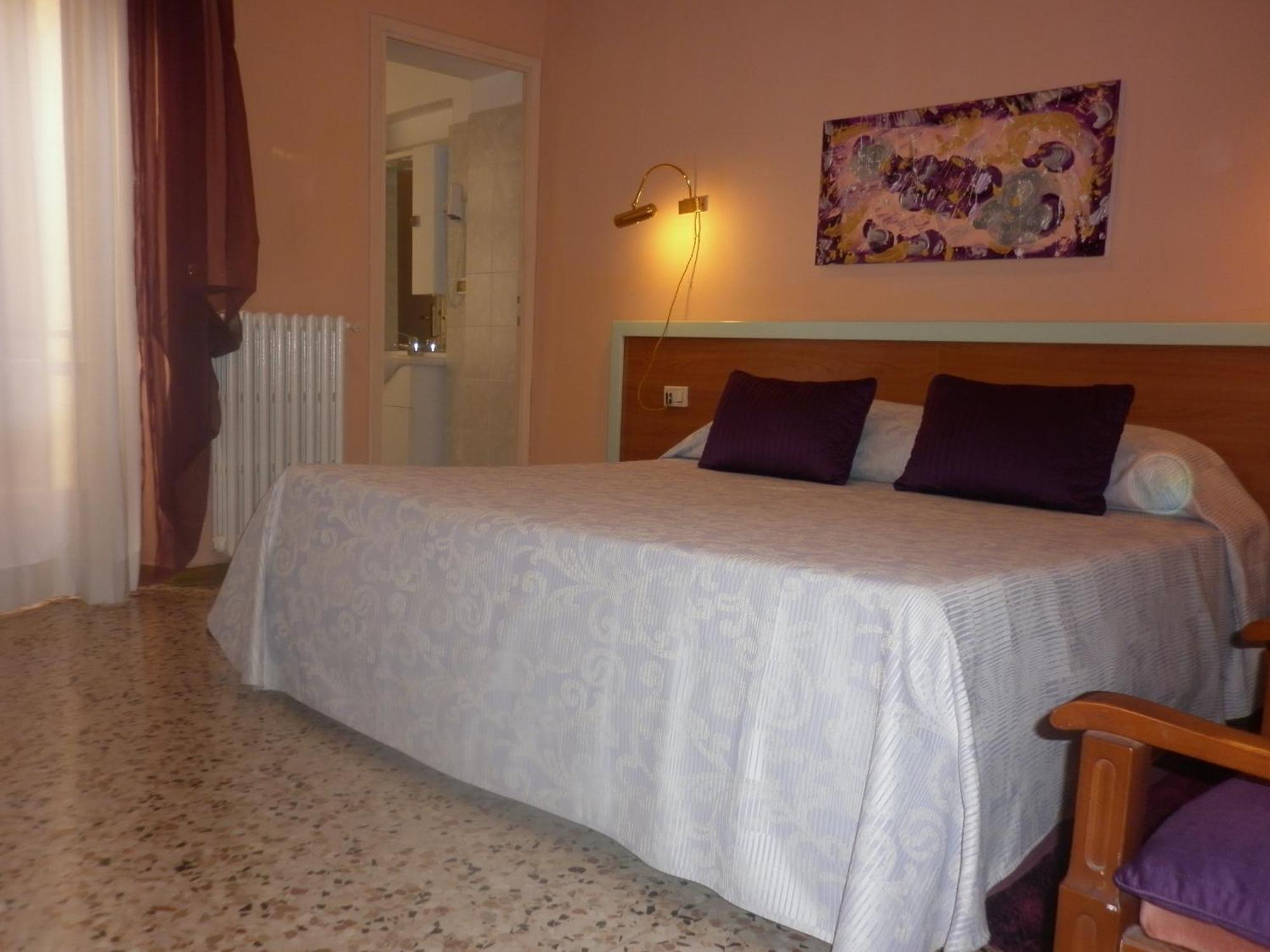 Hotel San Donnino Fidenza Habitación foto