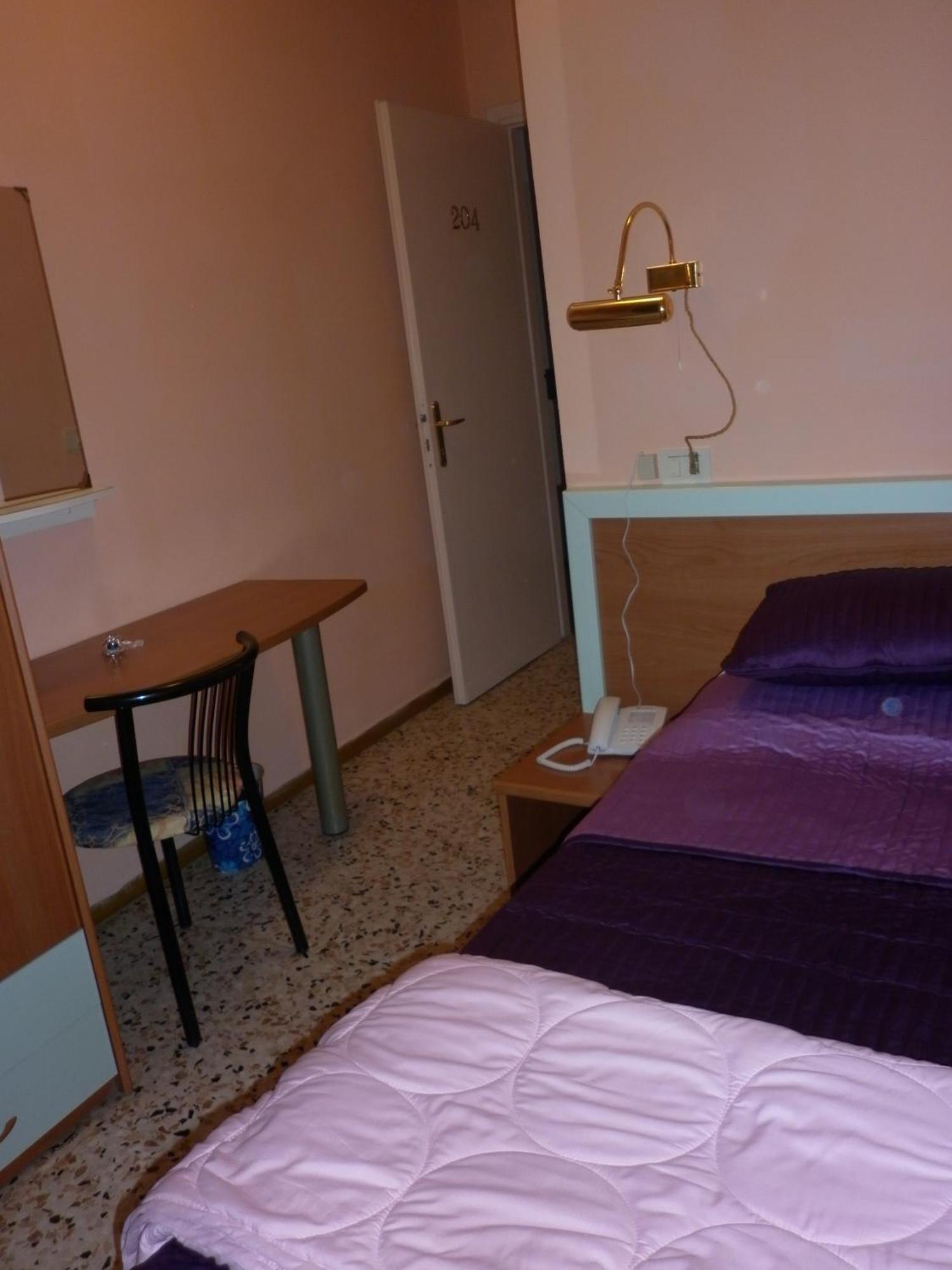 Hotel San Donnino Fidenza Habitación foto