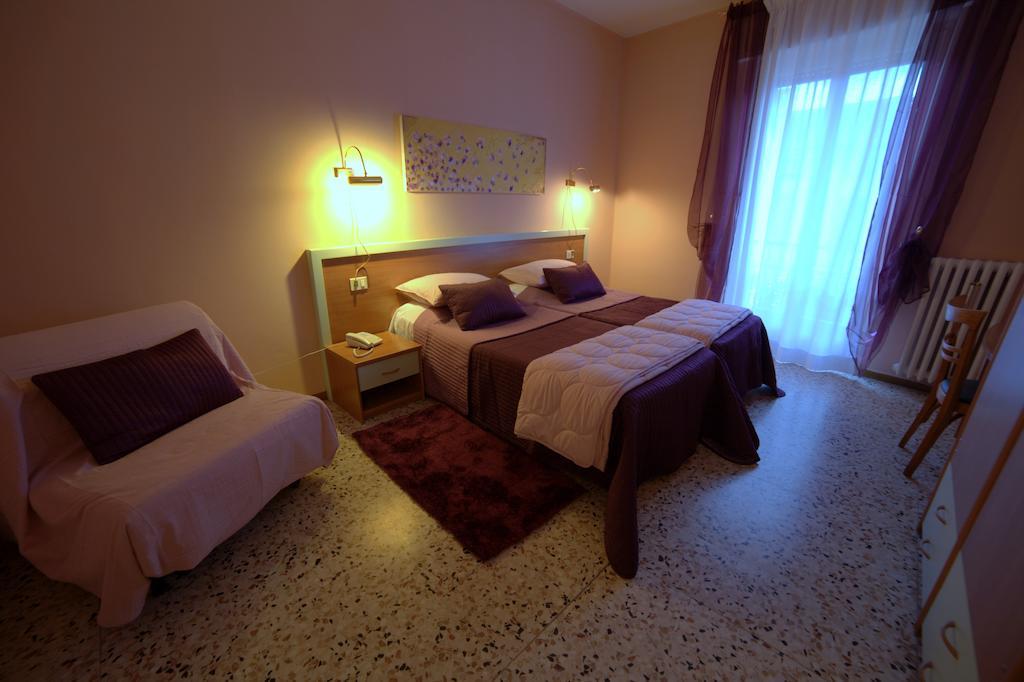 Hotel San Donnino Fidenza Habitación foto