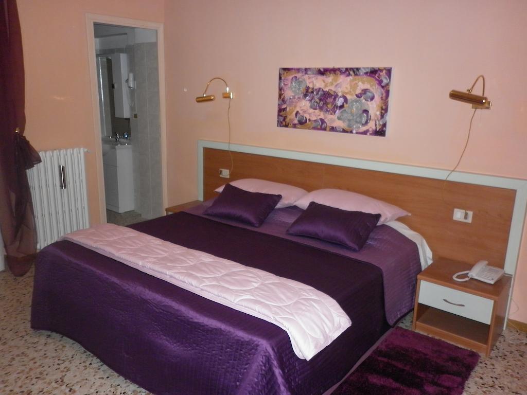 Hotel San Donnino Fidenza Habitación foto